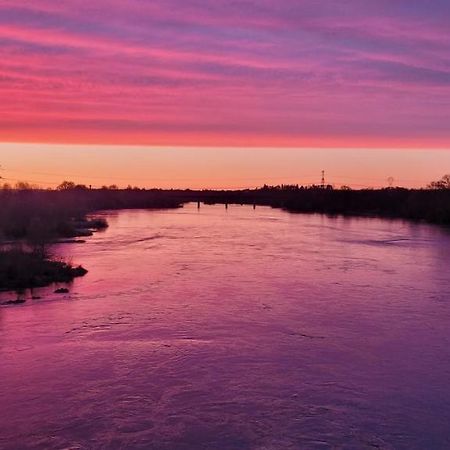 Sur Les Bords De Loire Appartement Montlouis-sur-Loire Buitenkant foto